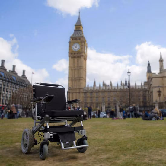 Fama ultra fuerte, diseño patentado, conducción cómoda, silla de ruedas eléctrica portátil y plegable con motores de liberación rápida de 10 ′ con CE TUV